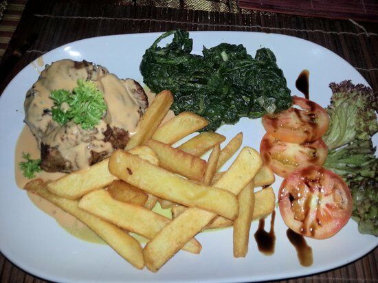 Simon & Oil's Sports Bar & Restaurant